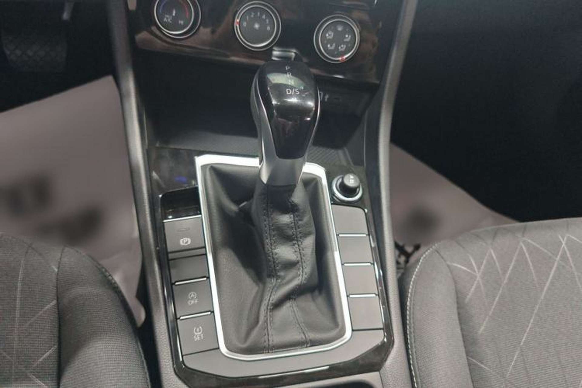 Used Jetta VA7 2025 1.4T "Listen to the Advice" Version Gear Lever