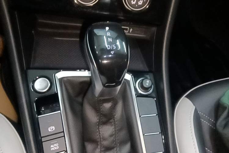 Used Jetta VA7 2025 1.4T First-Come First-Served Edition Gear Lever