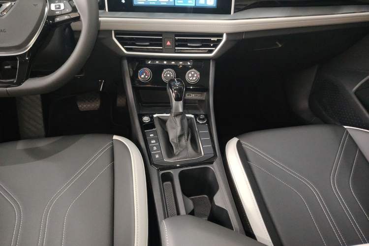 Used Jetta VA7 2025 1.4T First-Come First-Served Edition Gear Lever