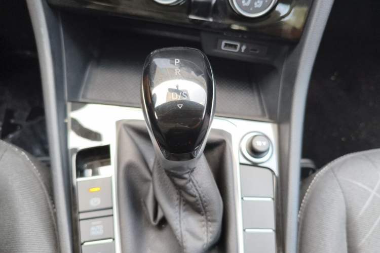 Used Jetta VA7 2025 1.4T "Listen to the Advice" Version Gear Lever