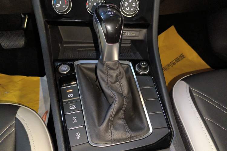 Used Jetta VA7 2025 1.4T First-Come First-Served Edition Gear Lever