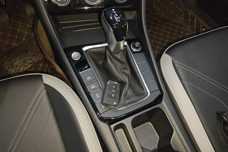 Used Jetta VA7 2025 1.4T First-Come First-Served Edition Gear Lever