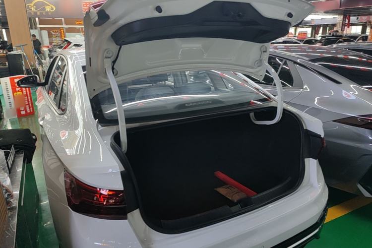 Used Jetta VA7 2025 1.4T "Listen to the Advice" Version Trunk