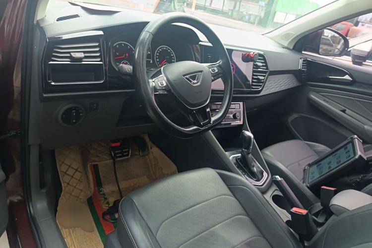 Used Jetta VS5 2019 280TSI Automatic Glory Edition Center Console