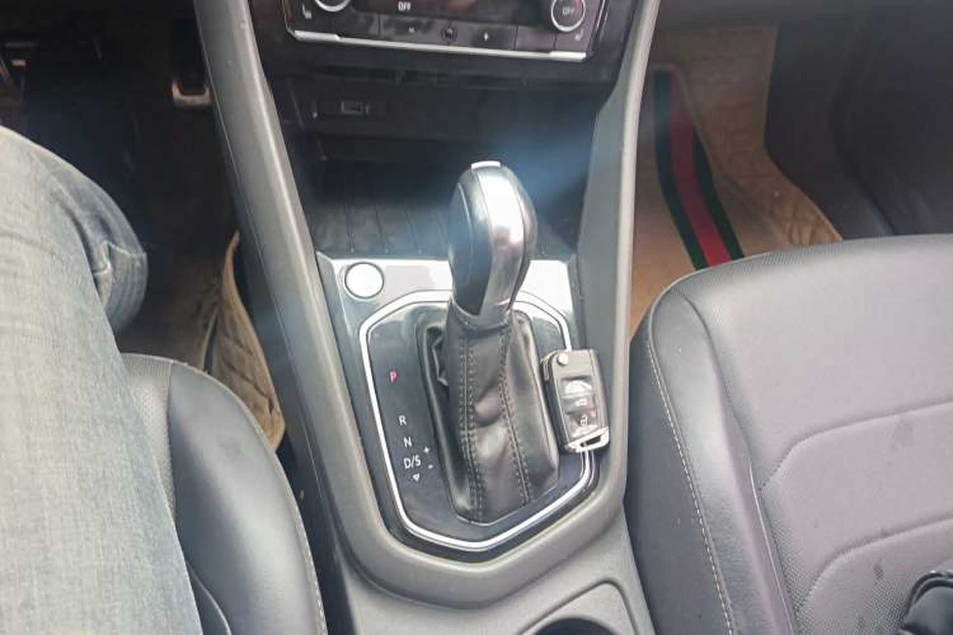 Used Jetta VS5 2019 280TSI Automatic Glory Edition Gear Lever