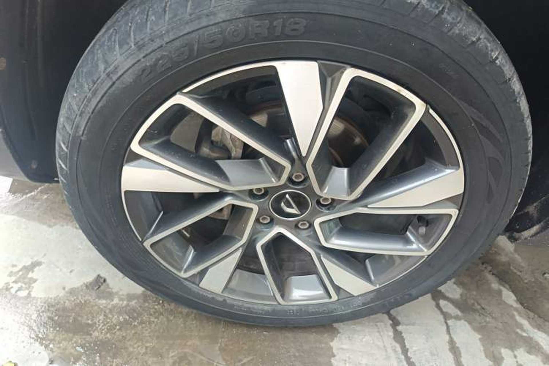 Used Jetta VS5 2019 280TSI Automatic Glory Edition Left Front Wheel Hub