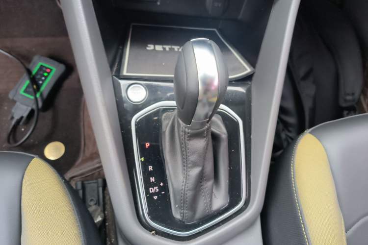 Used Jetta VS5 2019 280TSI Automatic Enjoyment Model Gear Lever