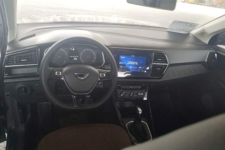Used Jetta VS5 2019 280TSI Automatic Trend Model Center Console