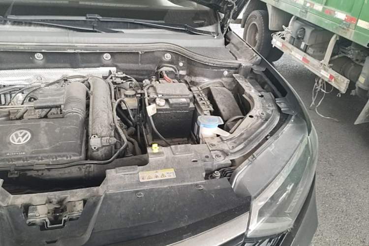 Used Jetta VS5 2019 280TSI Automatic Trend Model Engine Bay Left