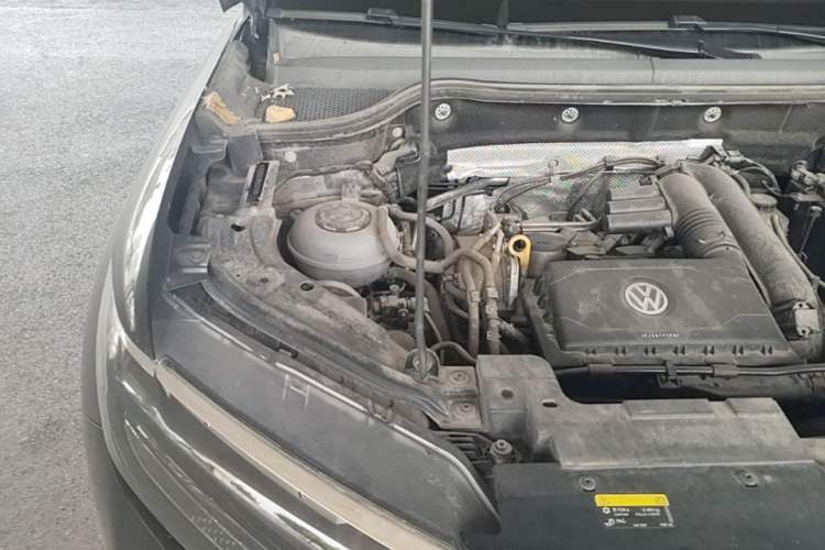 Used Jetta VS5 2019 280TSI Automatic Trend Model Engine Bay Right