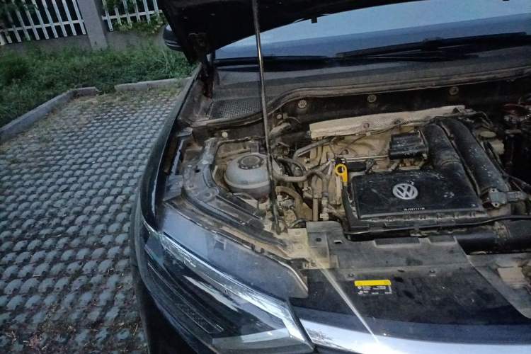 Used Jetta VS5 2019 280TSI Automatic Trend Model Engine Bay Right