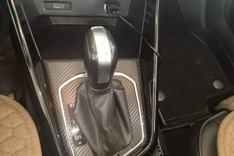 Used Jetta VS5 2019 280TSI Automatic Trend Model Gear Lever