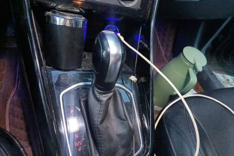 Used Jetta VS5 2019 280TSI Automatic Trend Model Gear Lever