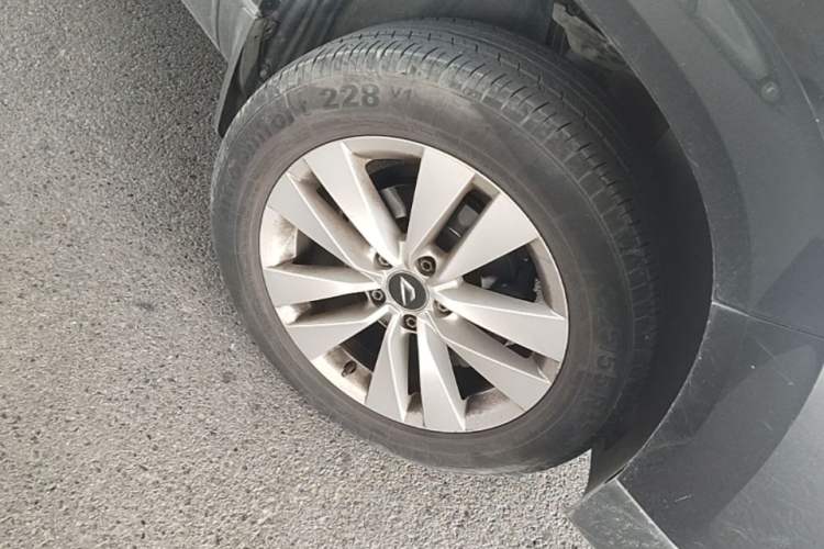 Used Jetta VS5 2019 280TSI Automatic Trend Model Right Front Wheel Hub