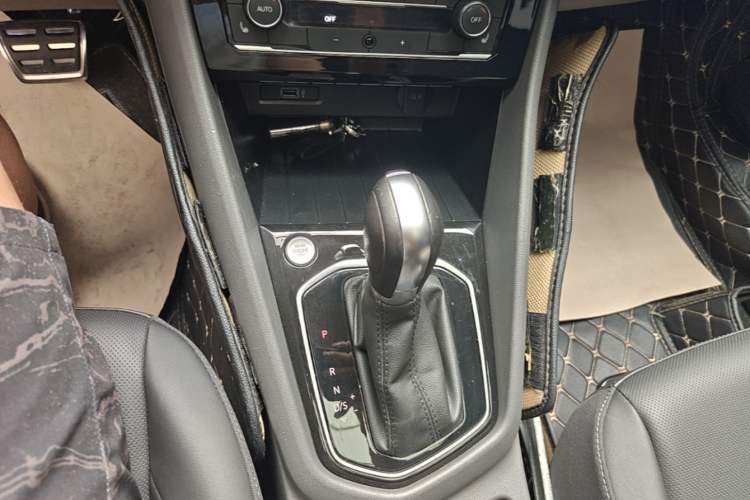 Used Jetta VS5 2019 280TSI Automatic Glory Edition Gear Lever