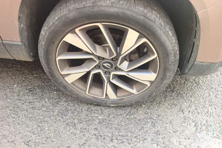 Used Jetta VS5 2019 280TSI Automatic Glory Edition Right Front Wheel Hub