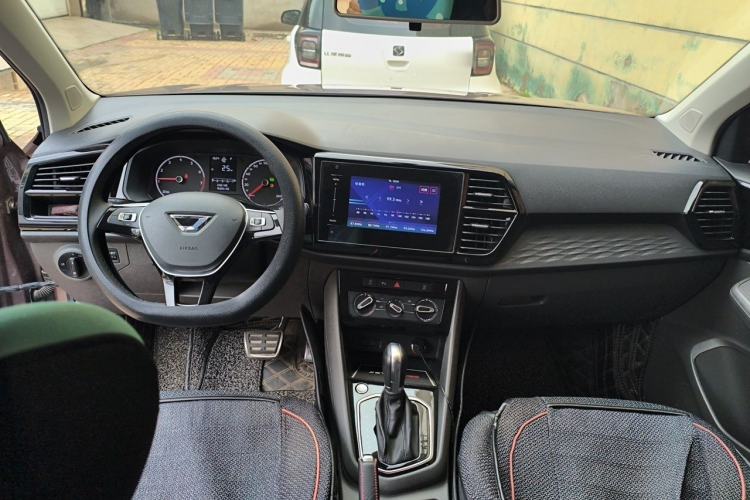 Used Jetta VS5 2019 280TSI Automatic Enjoyment Model Center Console