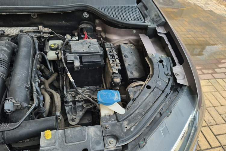 Used Jetta VS5 2019 280TSI Automatic Enjoyment Model Engine Bay Left