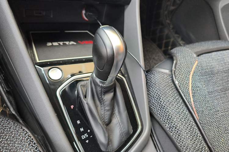 Used Jetta VS5 2019 280TSI Automatic Enjoyment Model Gear Lever