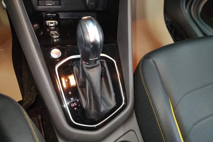 Used Jetta VS5 2019 280TSI Automatic Glory Edition Gear Lever
