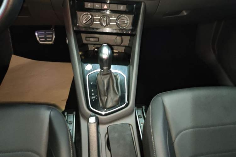 Used Jetta VS5 2019 280TSI Automatic Enjoyment Model Gear Lever