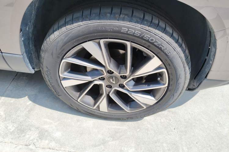 Used Jetta VS5 2019 280TSI Automatic Glory Edition Right Front Wheel Hub