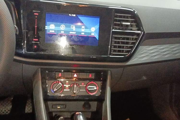 Used Jetta VS5 2019 280TSI Automatic Trend Model Audio And AC Panel