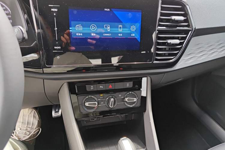 Used Jetta VS5 2019 280TSI Automatic Enjoyment Model Audio And AC Panel