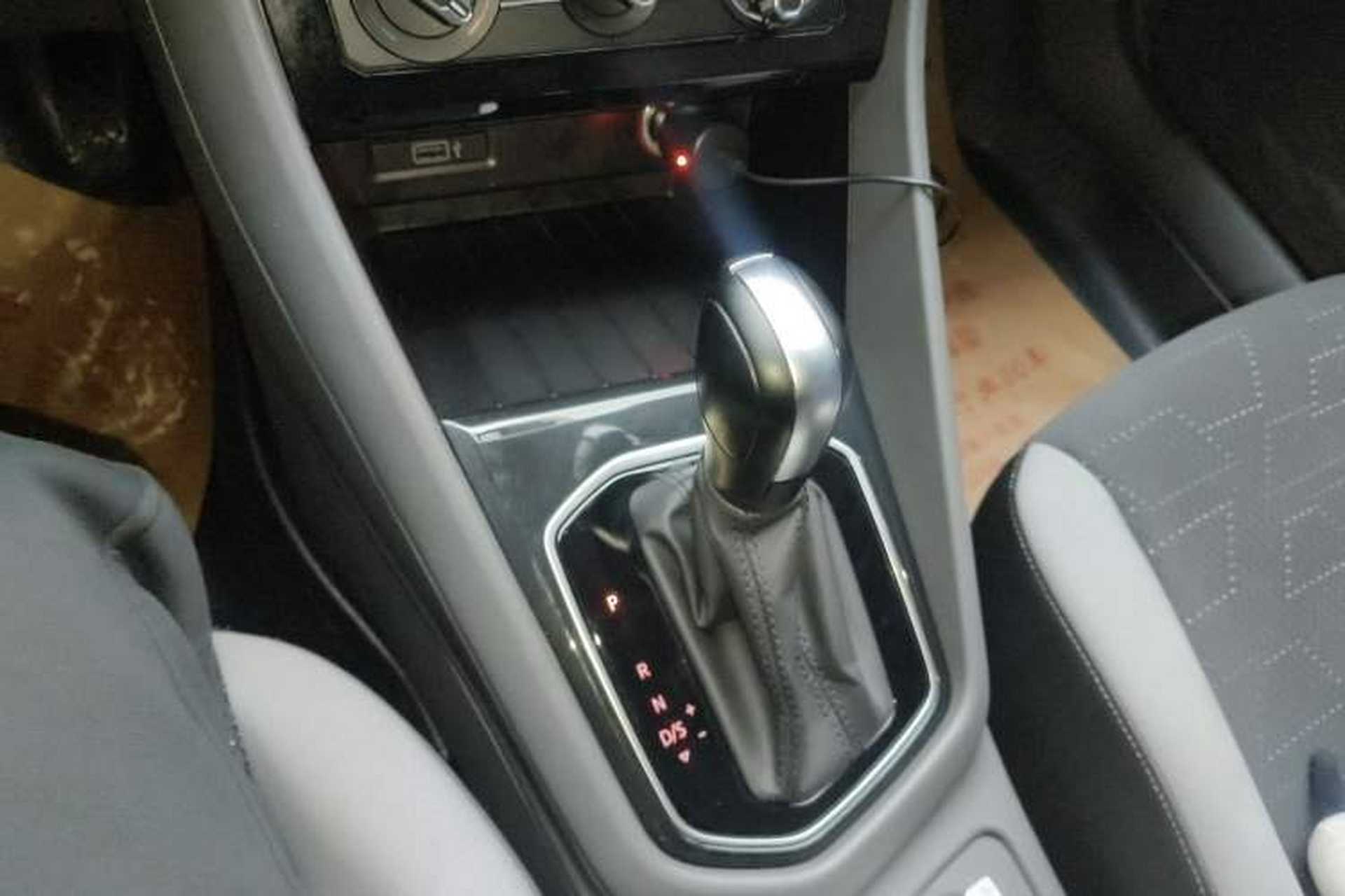 Used Jetta VS5 2019 280TSI Automatic Trend Model Gear Lever