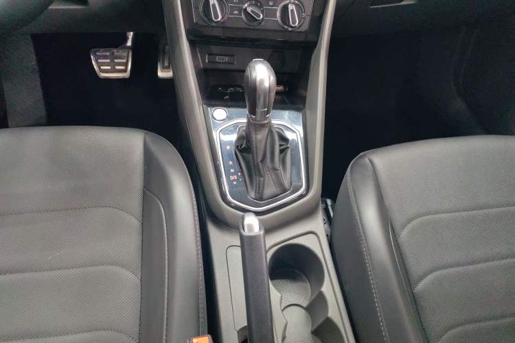 Used Jetta VS5 2019 280TSI Automatic Enjoyment Model Gear Lever