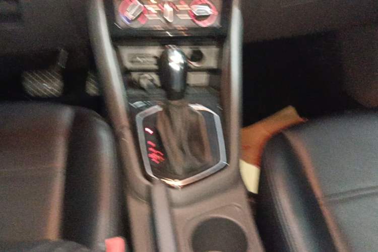 Used Jetta VS5 2019 280TSI Automatic Trend Model Gear Lever