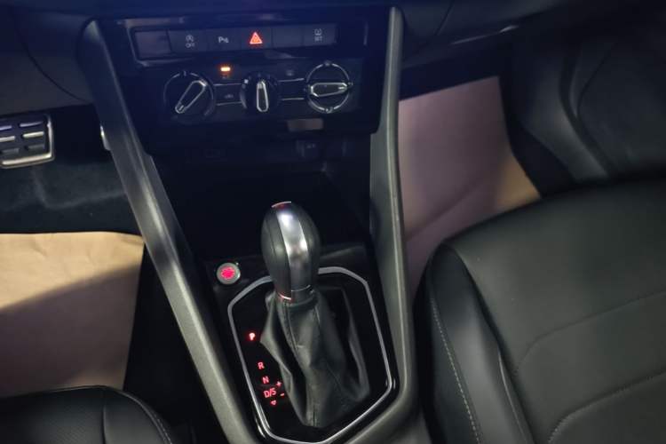 Used Jetta VS5 2019 280TSI Automatic Enjoyment Model Gear Lever