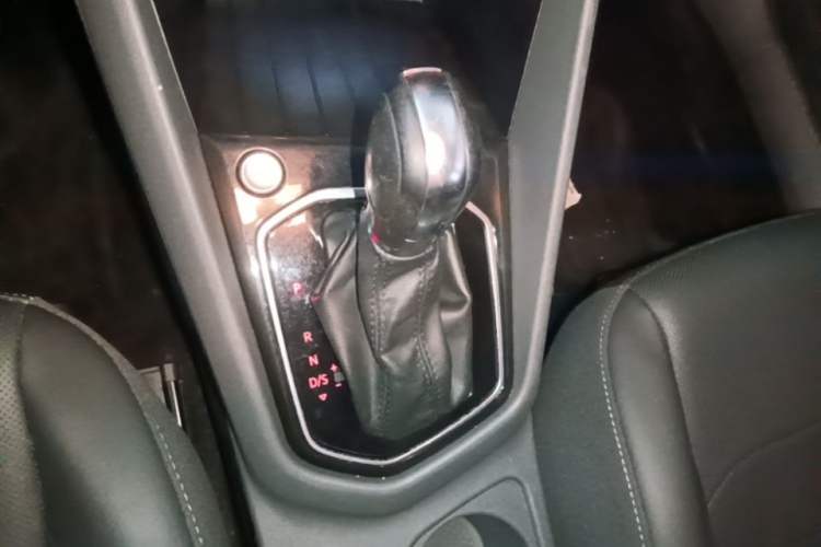 Used Jetta VS5 2019 280TSI Automatic Enjoyment Model Gear Lever