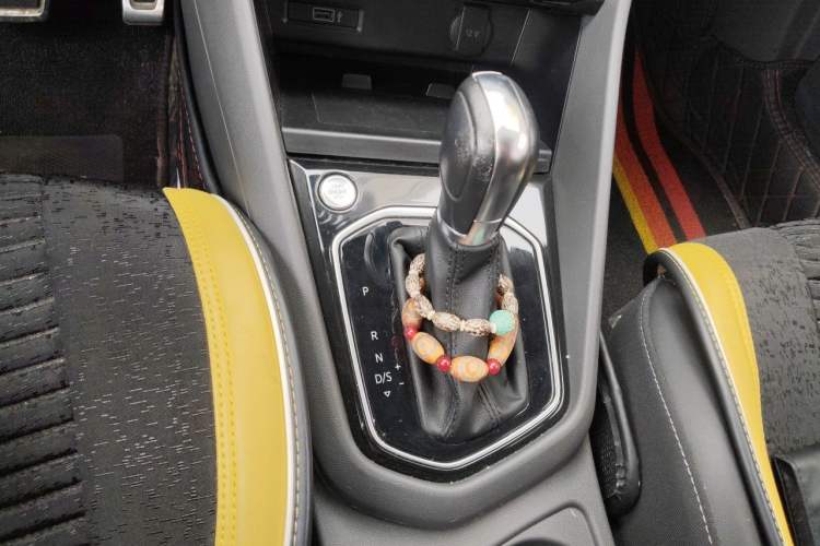 Used Jetta VS5 2019 280TSI Automatic Glory Edition Gear Lever