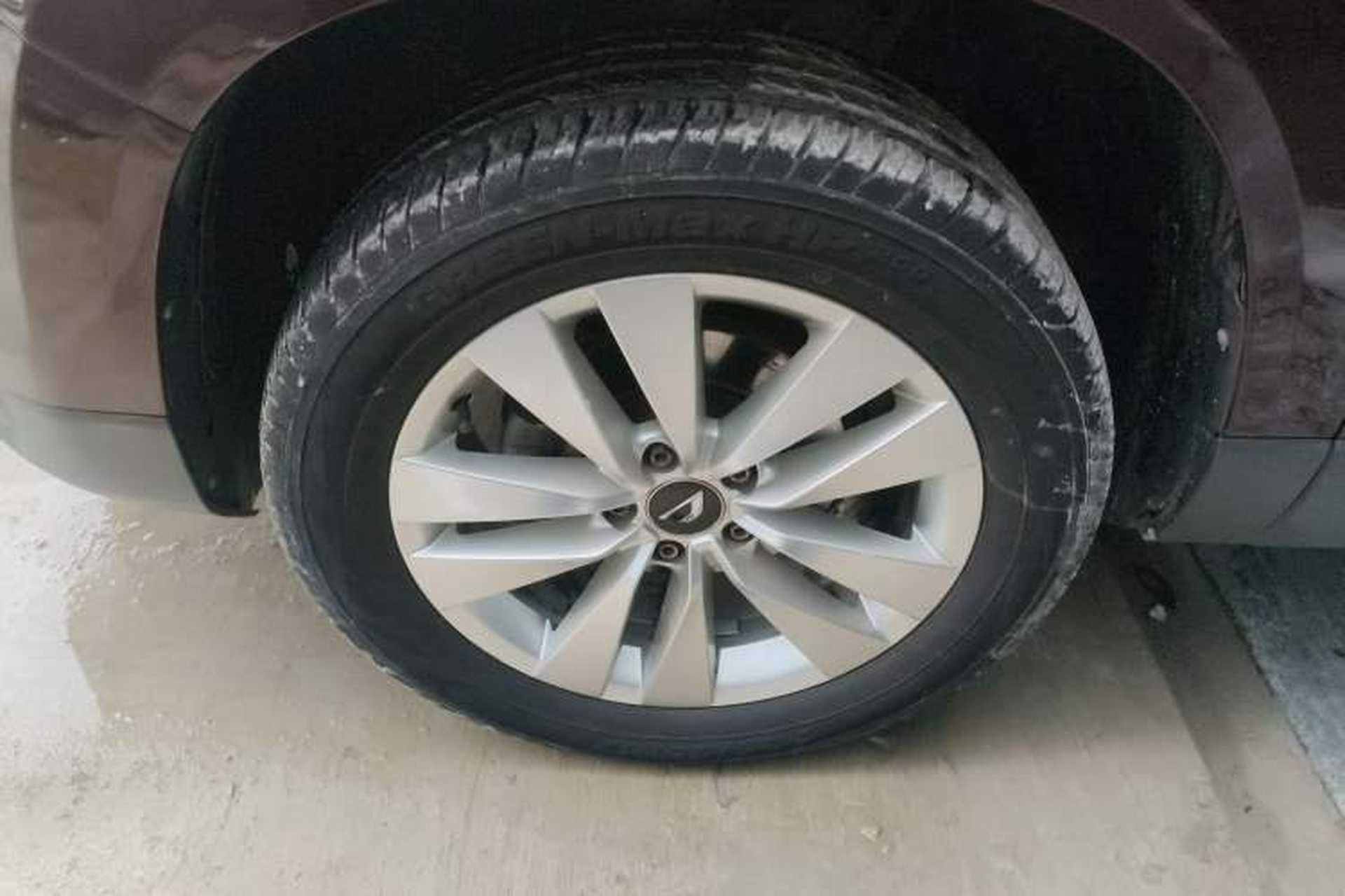 Used Jetta VS5 2019 280TSI Automatic Trend Model Left Front Wheel Hub