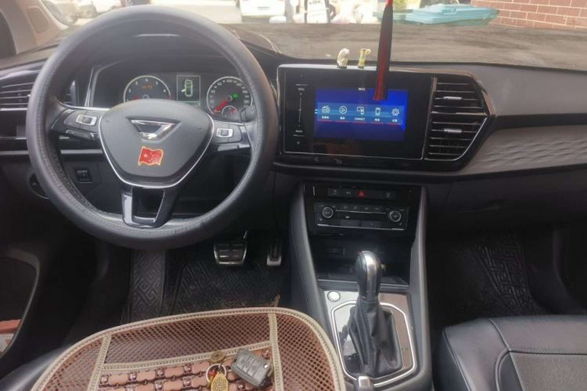 Used Jetta VS5 2019 280TSI Automatic Glory Edition Center Console
