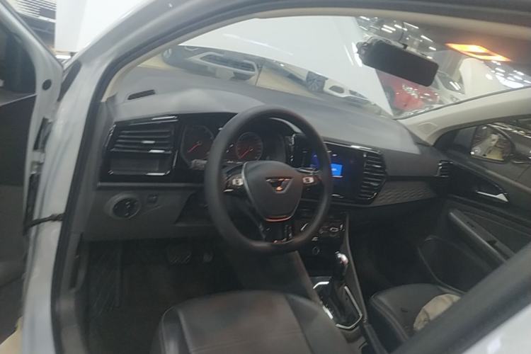Used Jetta VS5 2019 280TSI Automatic Trend Model Center Console