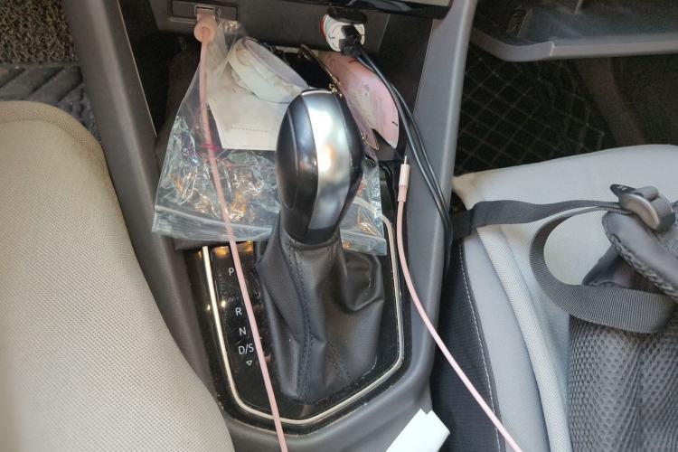 Used Jetta VS5 2019 280TSI Automatic Trend Model Gear Lever