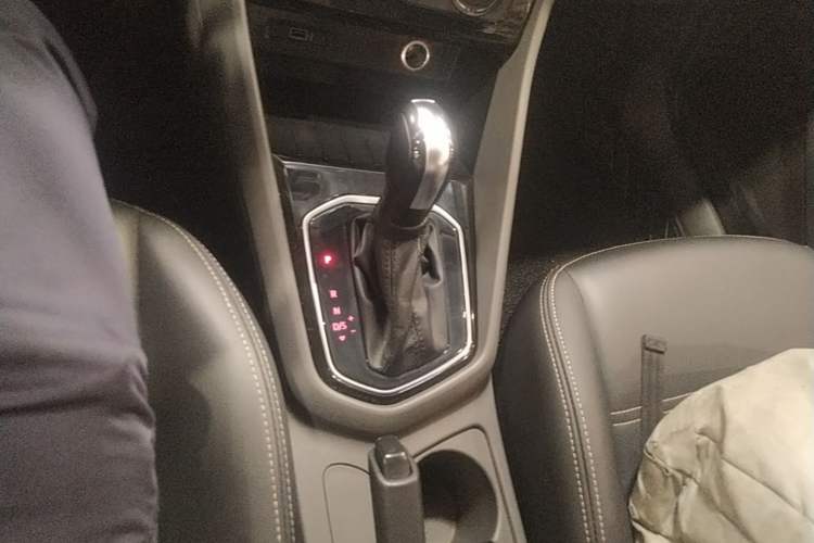 Used Jetta VS5 2019 280TSI Automatic Trend Model Gear Lever