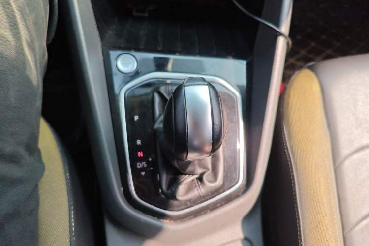 Used Jetta VS5 2019 280TSI Automatic Enjoyment Model Gear Lever