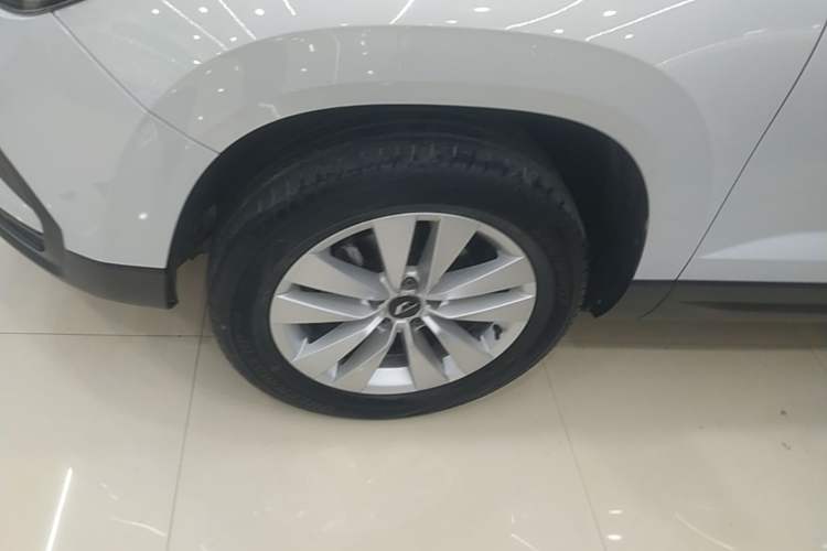 Used Jetta VS5 2019 280TSI Automatic Trend Model Left Front Wheel Hub