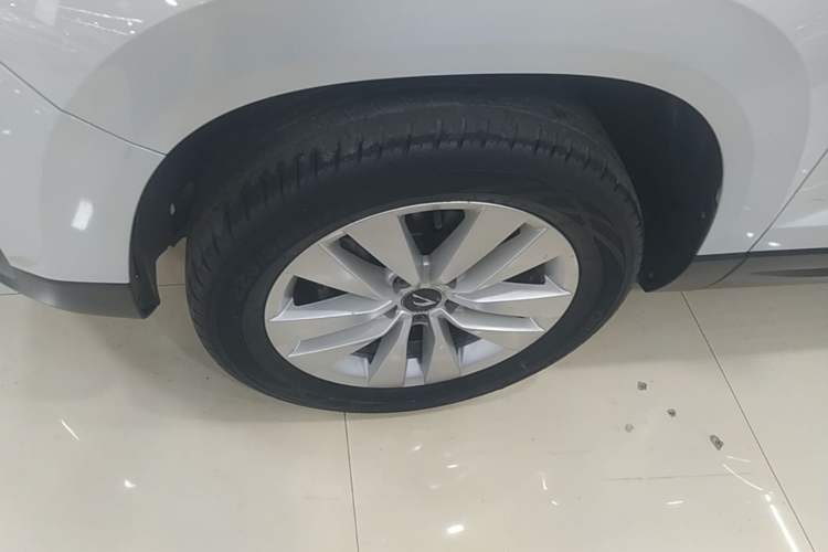 Used Jetta VS5 2019 280TSI Automatic Trend Model Left Front Wheel Hub