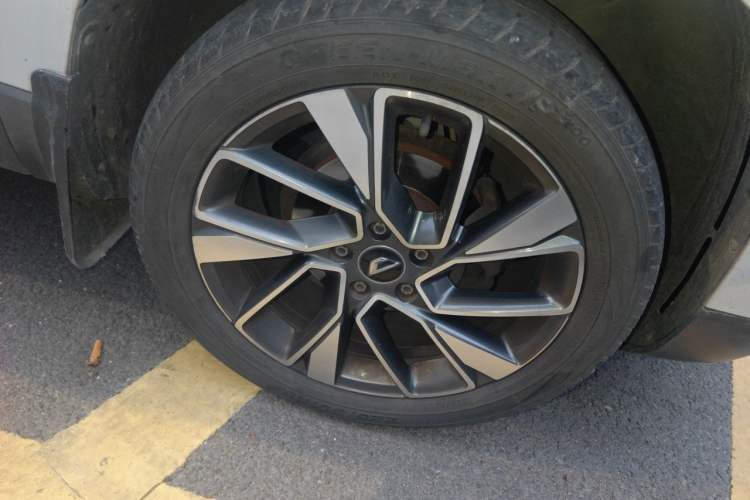 Used Jetta VS5 2019 280TSI Automatic Glory Edition Right Front Wheel Hub
