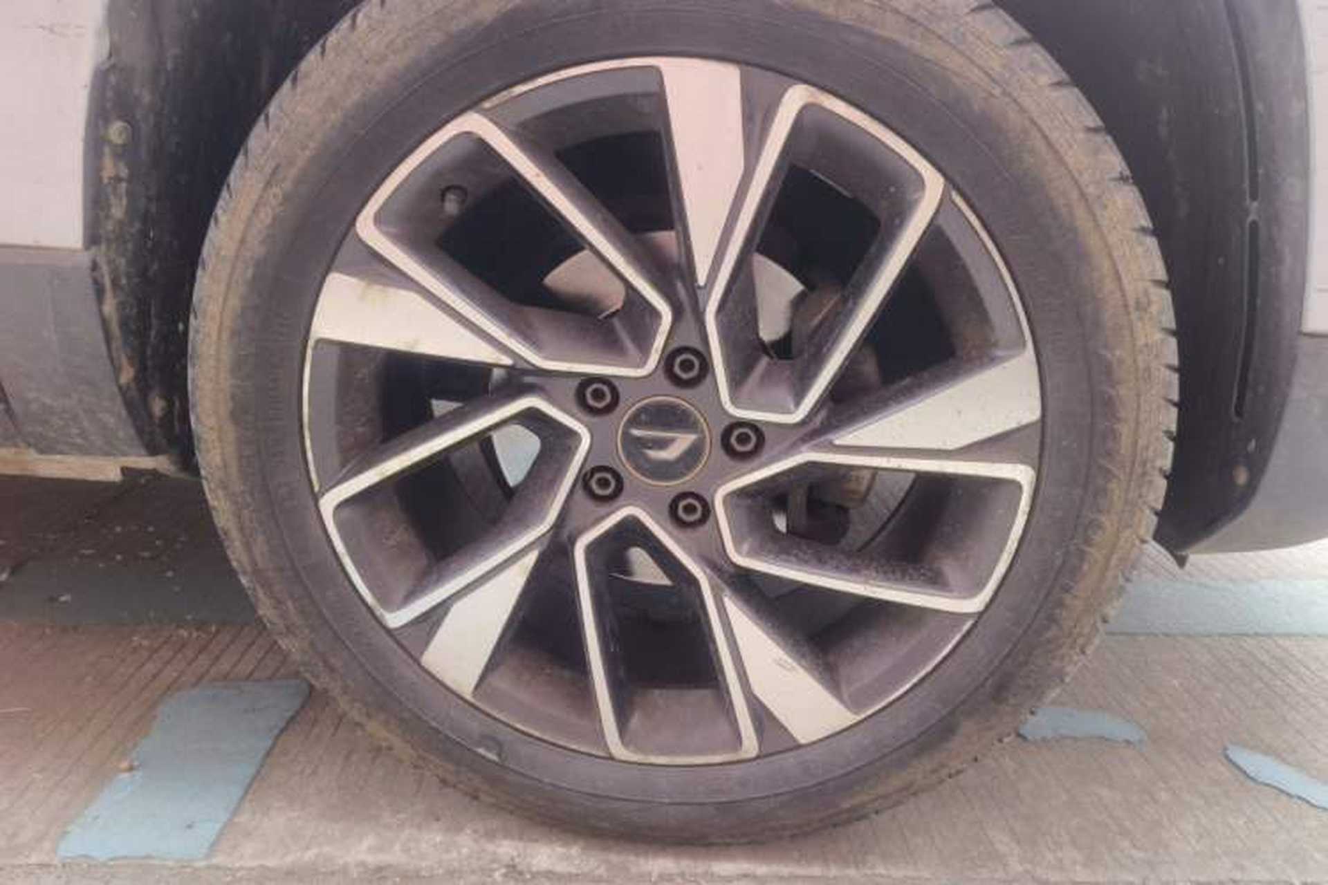 Used Jetta VS5 2019 280TSI Automatic Glory Edition Right Front Wheel Hub
