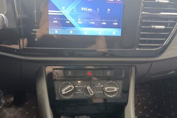 Used Jetta VS5 2019 280TSI Manual Entry-Level Model Audio And AC Panel