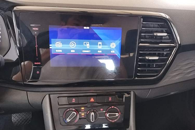 Used Jetta VS5 2019 280TSI Automatic Trend Model Audio And AC Panel