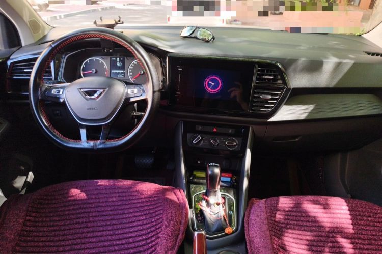 Used Jetta VS5 2019 280TSI Automatic Trend Model Center Console