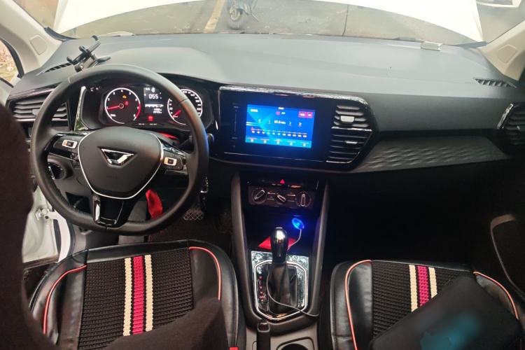 Used Jetta VS5 2019 280TSI Automatic Trend Model Center Console