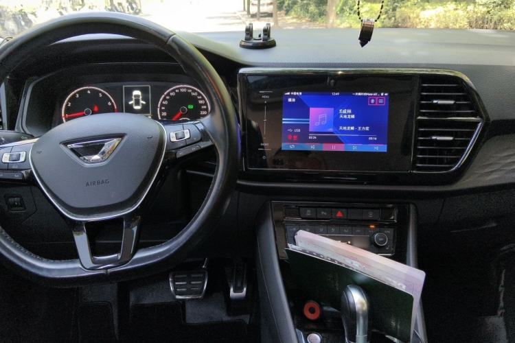 Used Jetta VS5 2019 280TSI Automatic Glory Edition Center Console