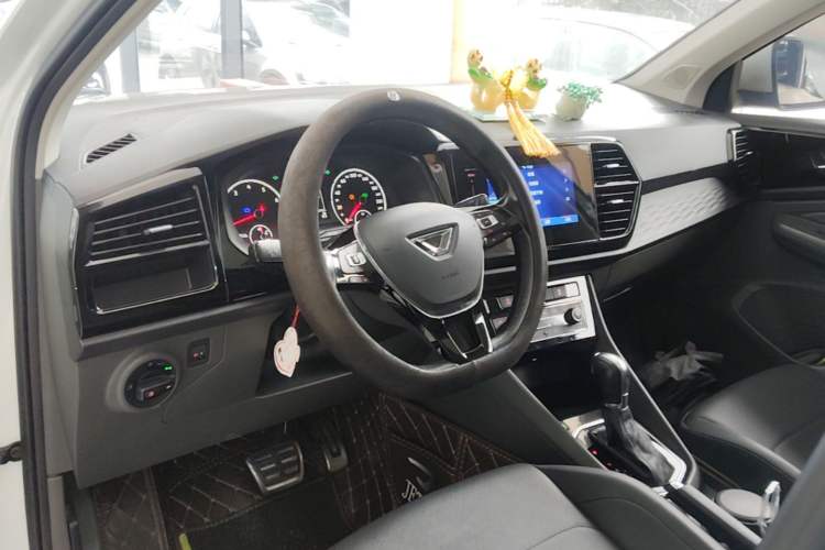 Used Jetta VS5 2019 280TSI Automatic Glory Edition Center Console